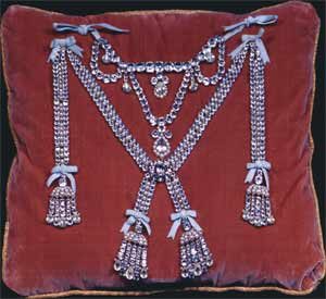 Reconstitution du collier de la reine, ©château de Versailles.